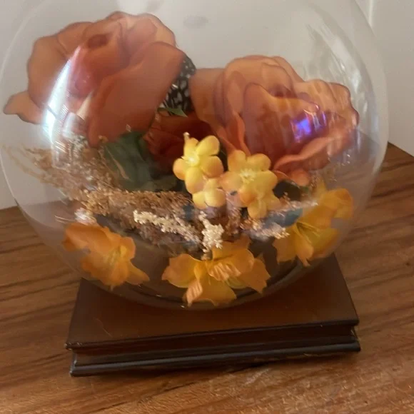 Vintage 1970’s Faux Flower and Taxidermy Butterfly. - Picture 3 of 3